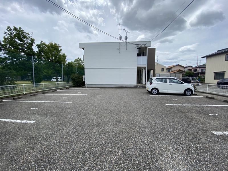 レオパレスイーストＫ　Ⅱ 駐車場