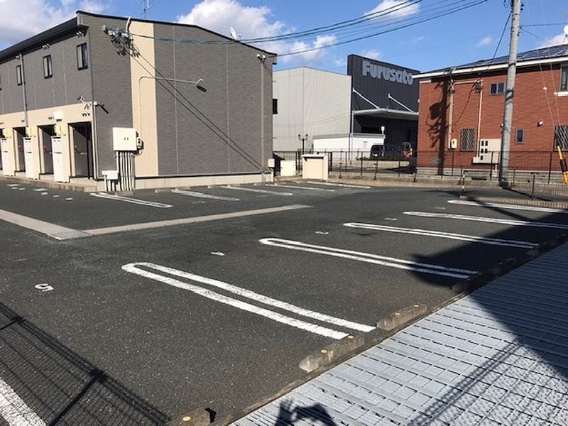 レオパレス柘榴 駐車場
