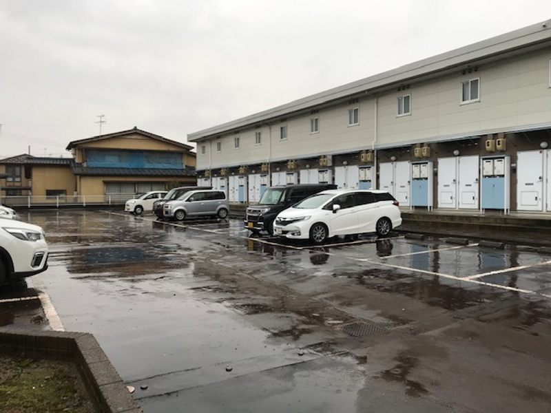 レオパレス末広 駐車場