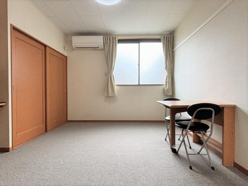 レオパレスかみどう 居間