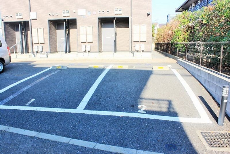 レオネクストエミネンス 駐車場