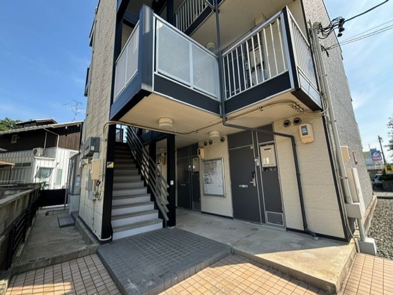 レオパレス新和 玄関