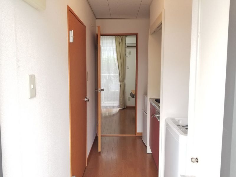 レオパレスしなのⅡ 玄関