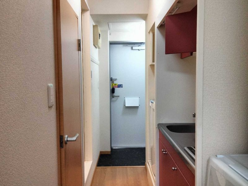 レオパレスサザンカ 玄関