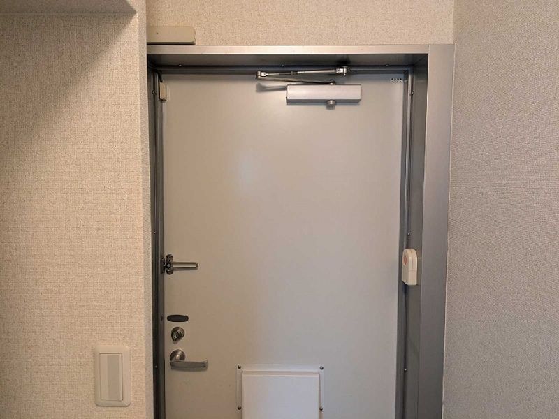 レオパレスプルケリマ 玄関