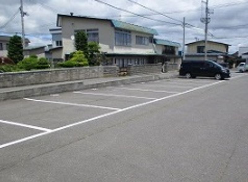 レオパレス爽 駐車場