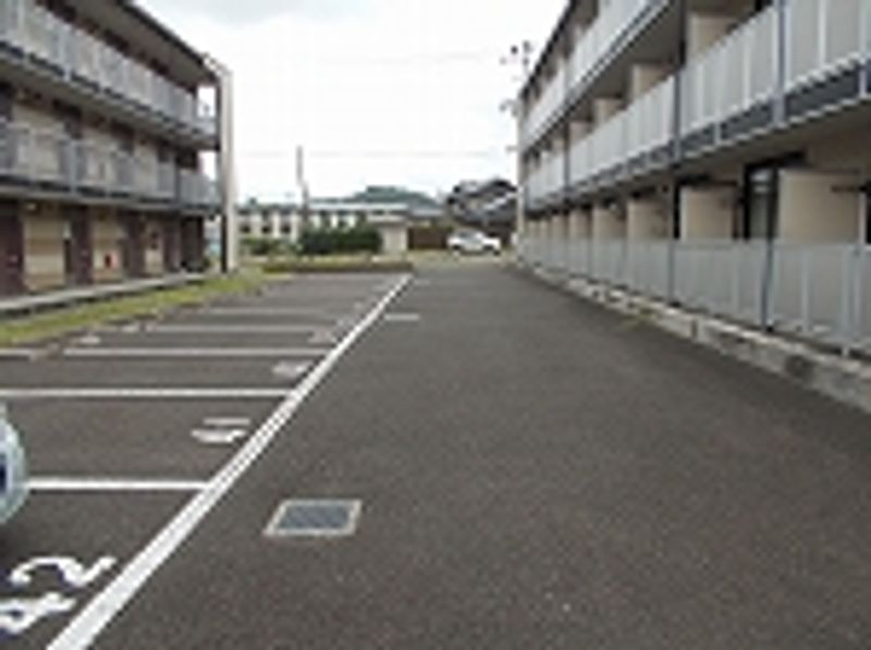 レオパレスアトラス折立Ⅱ 駐車場