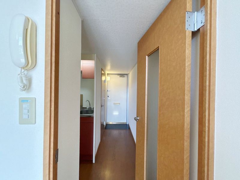 レオパレスサンヒダカ 玄関