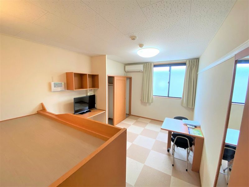 レオパレスさそら 居間