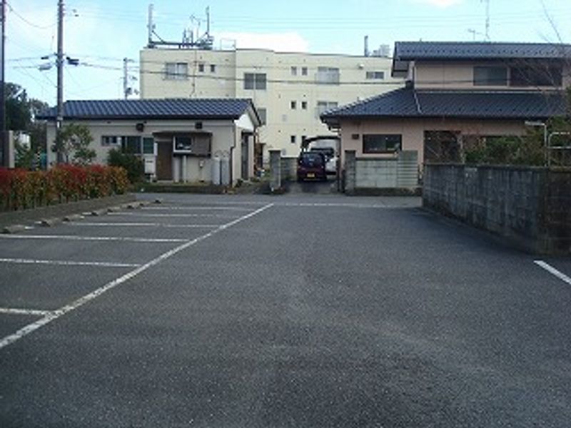 レオパレスサニーコート 駐車場