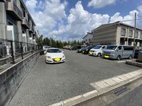 レオネクスト秣野 駐車場