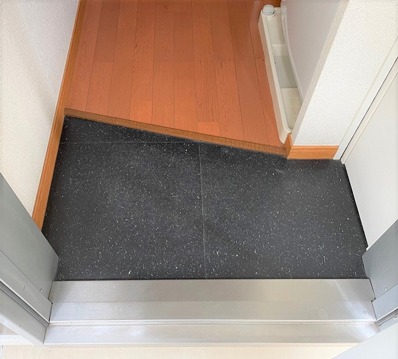 レオパレスリトルマウンティンⅡ 玄関