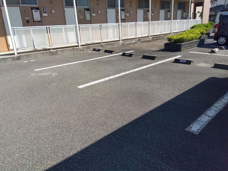 レオパレスレ・エスペランス 駐車場