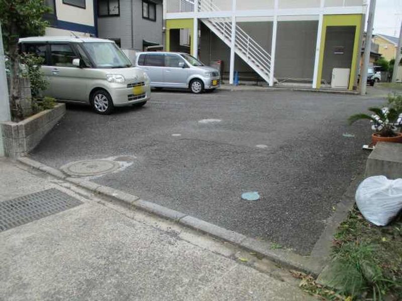 レオパレスしなの 駐車場