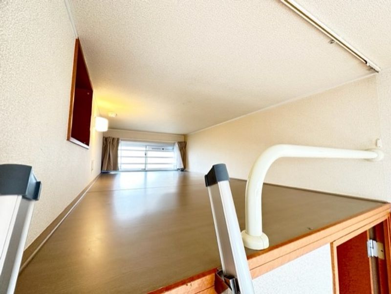 レオパレス椿原 寝室