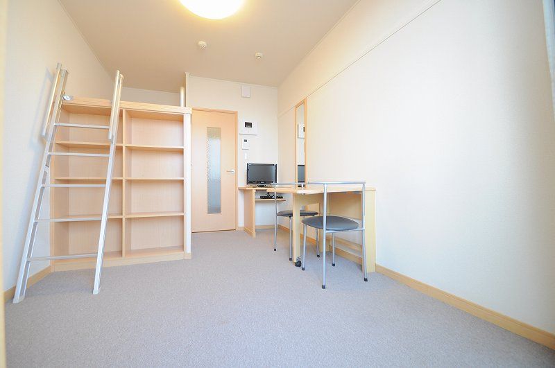 レオパレスチャタロー 居間