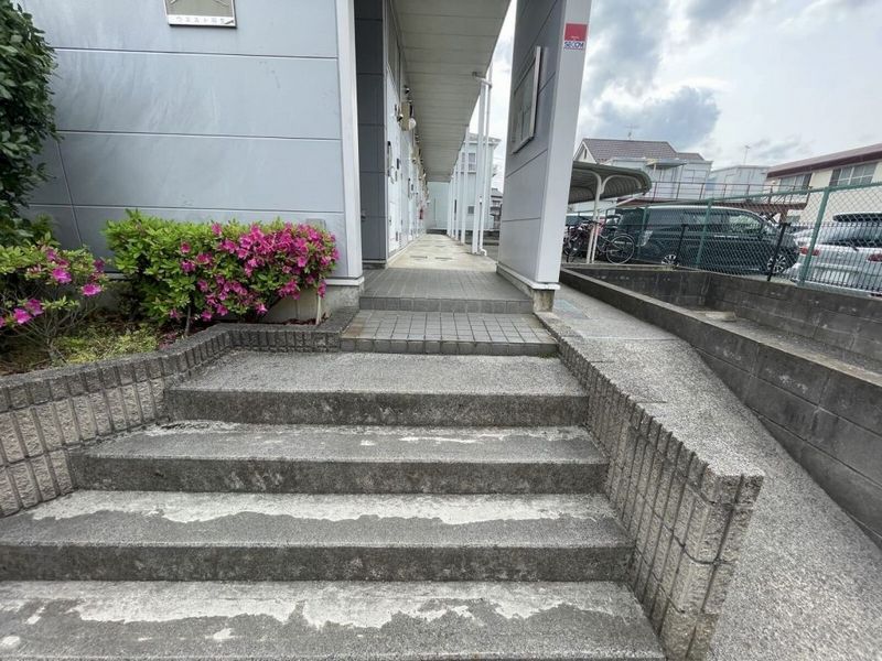 レオパレスウエスト羽生 エントランス