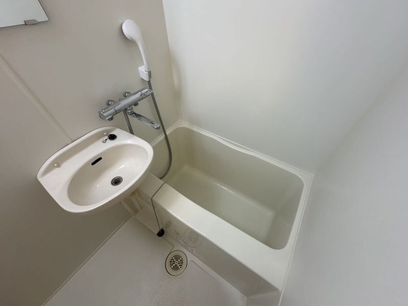 leopalace Selorm B Bathroom