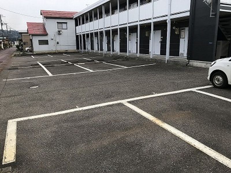 レオパレスグランデペスカ 駐車場