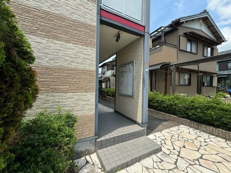 レオパレス市場台 エントランス