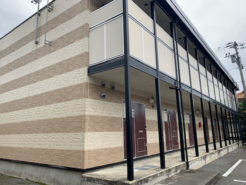 レオパレス日出 玄関