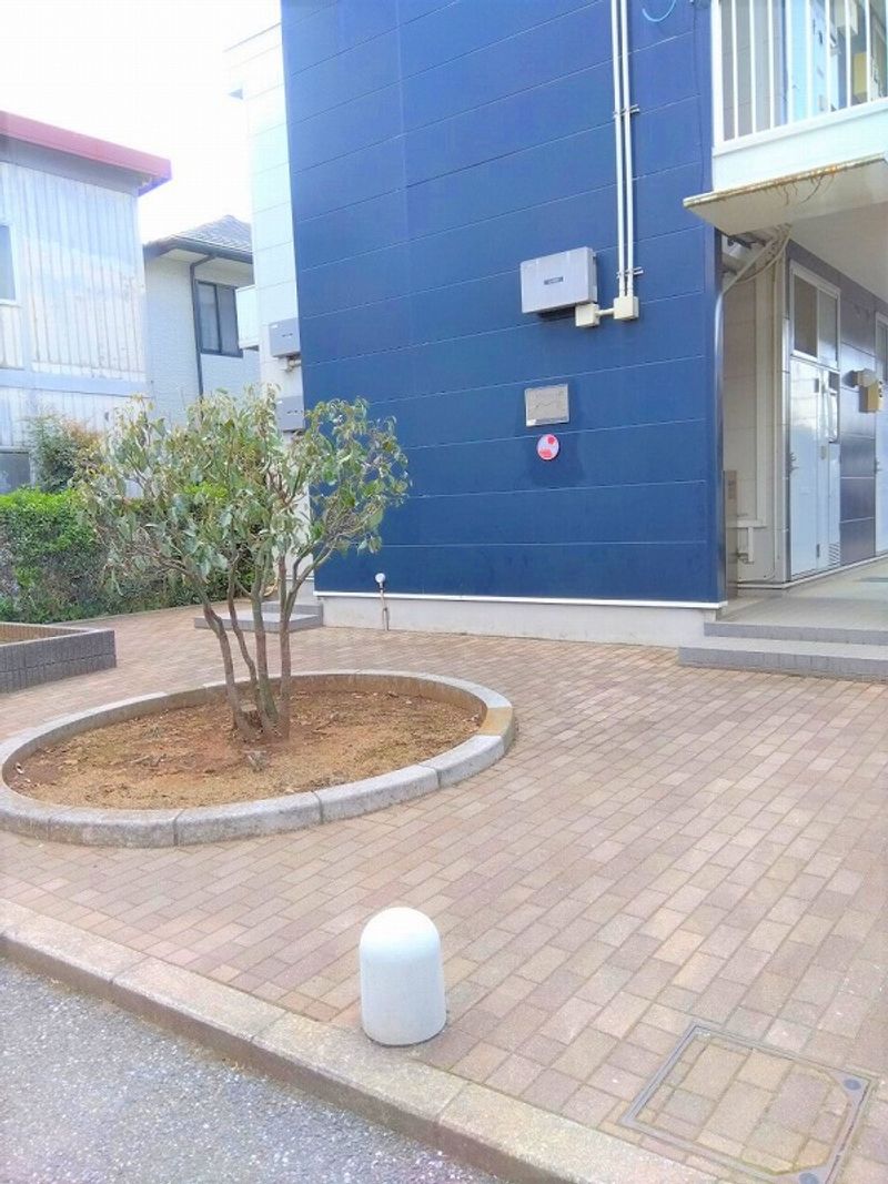 レオパレスエピナール エントランス
