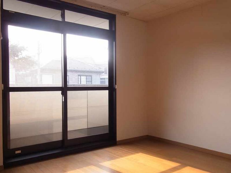 レオパレスシャンテ四之宮 居間