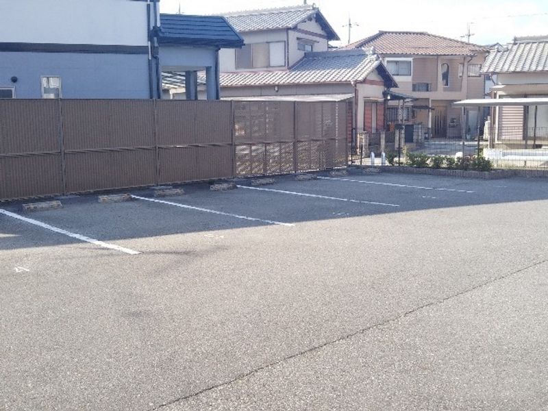 レオパレスアトランティス 駐車場