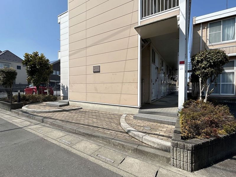 レオパレスケヤキ エントランス