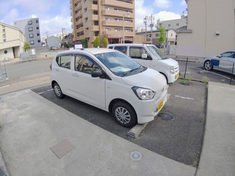レオネクスト東堀 駐車場
