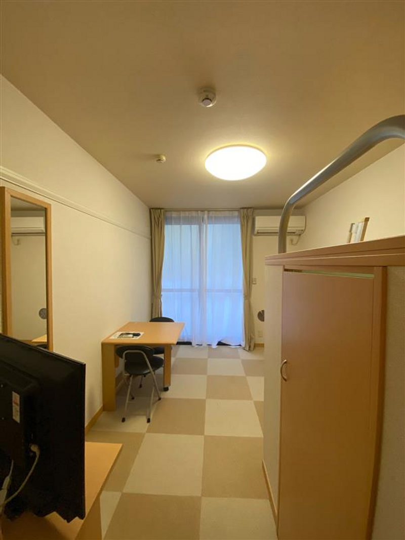 レオパレスラルジュ 居間