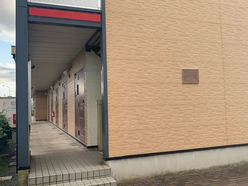 レオパレスピース 玄関