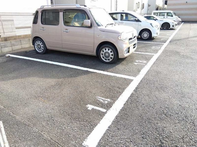 レオパレスアイ 駐車場