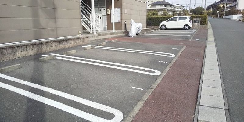 レオパレス槇 駐車場