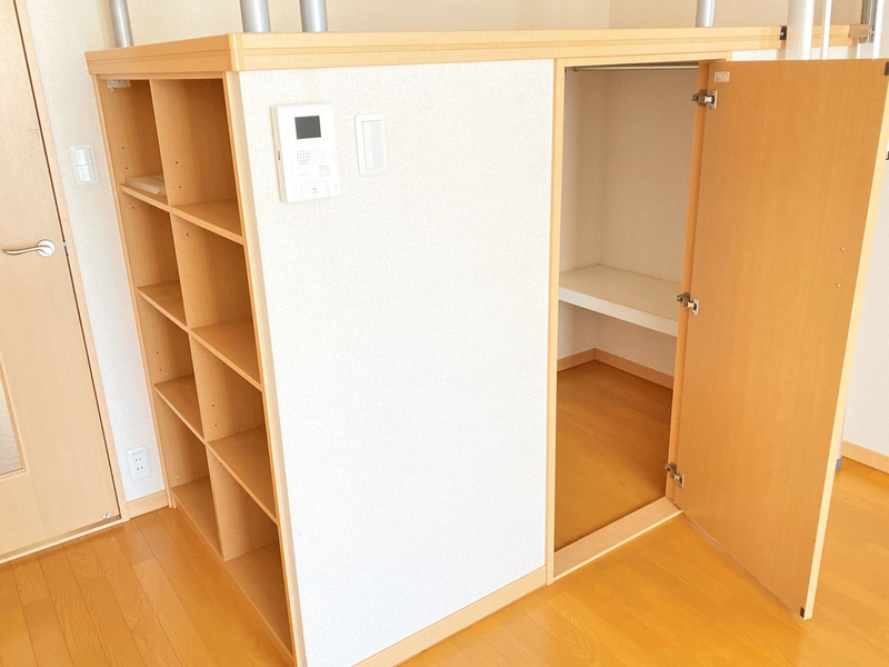 レオパレスルームス北越 収納