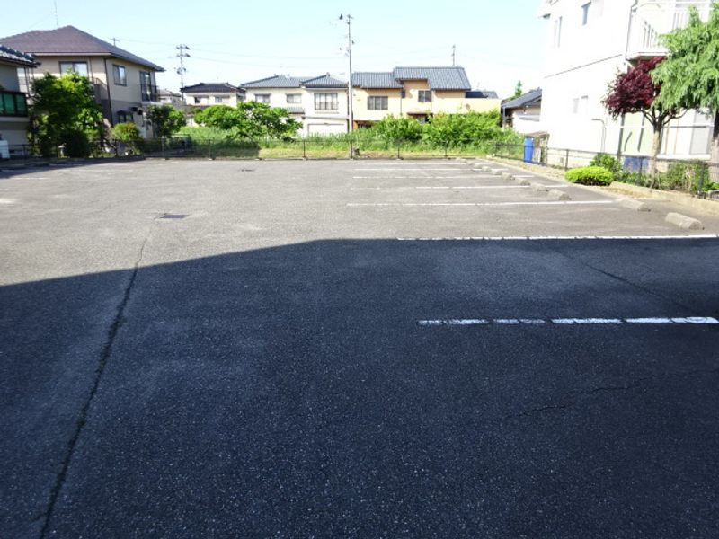 レオパレスサンパレス 駐車場