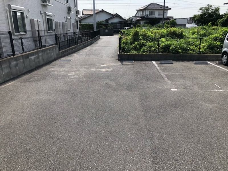 レオネクストリチェズ 駐車場