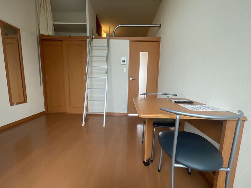 レオパレス山路 居間