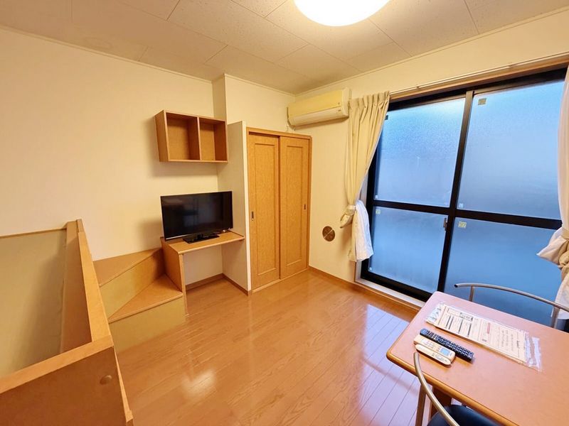 レオパレス浜大津 居間