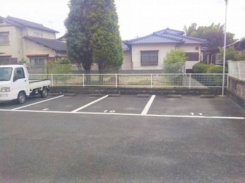 レオパレスＹＵＲＩＭＡ２１ 駐車場