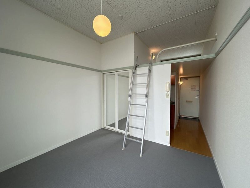 レオパレスブルーム 居間