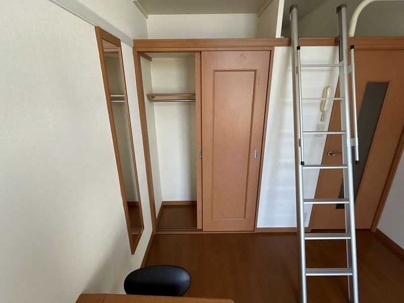 レオパレスエムロード 収納