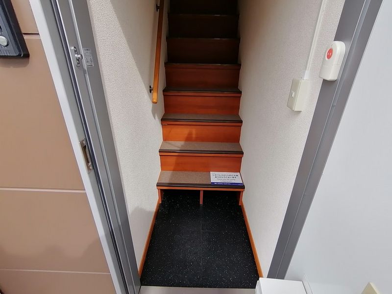 レオパレスボニータ 玄関