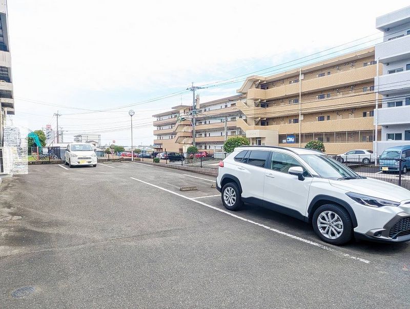 レオネクスト桜 駐車場