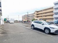 レオネクスト桜 駐車場