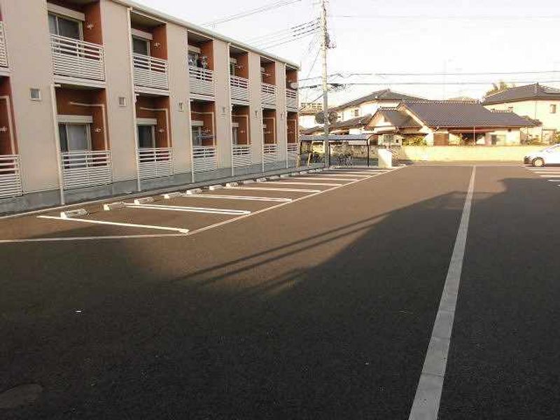 レオネクストブルーイン 駐車場