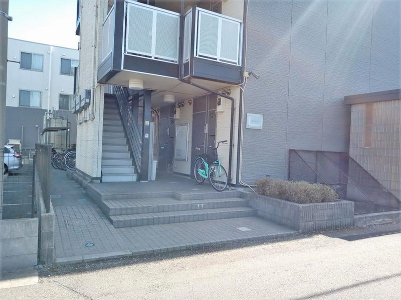 レオパレスボンヌール エントランス