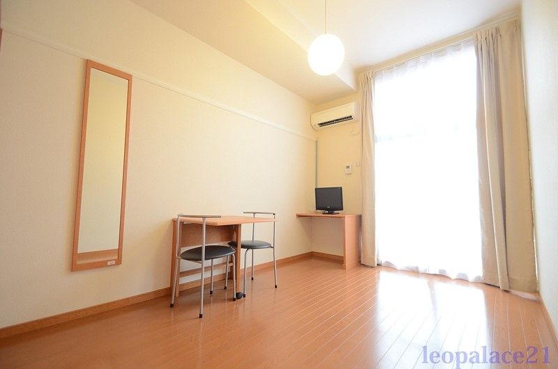 レオパレスふじ 居間