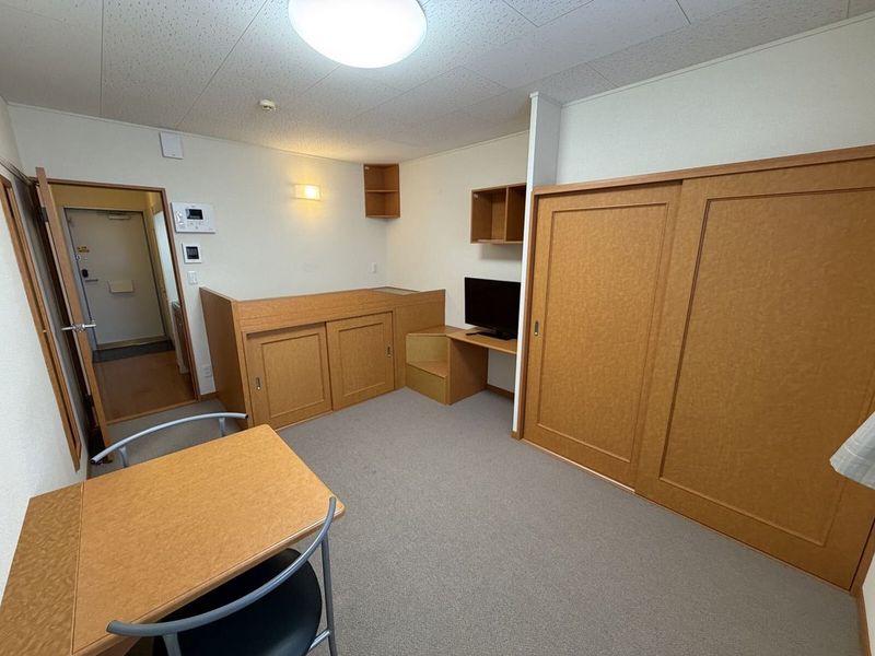 レオパレスクロスロード栄町 居間