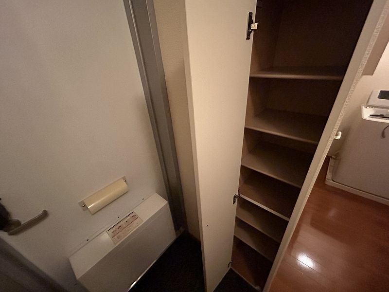レオパレスシャトー　西門 玄関